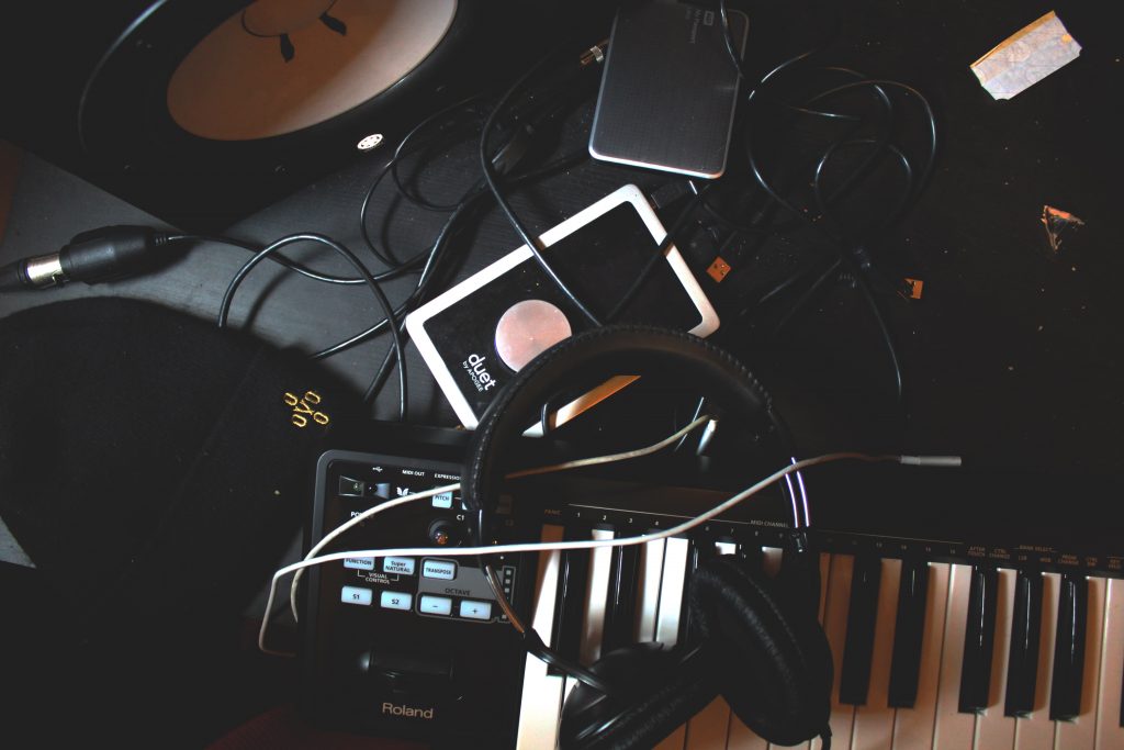 piano, music player, headphones